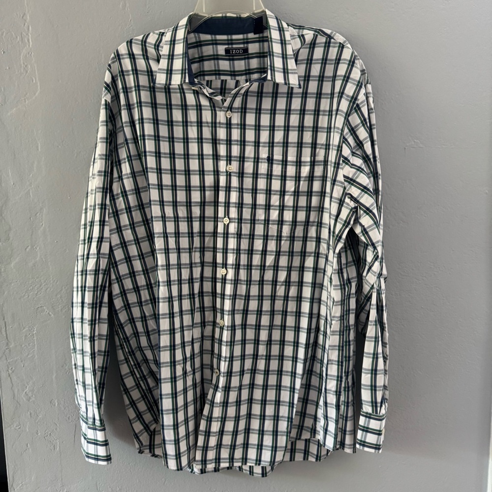 Izod Men's Casual Green and White Checkered Long Sleeve Button Down Shirt